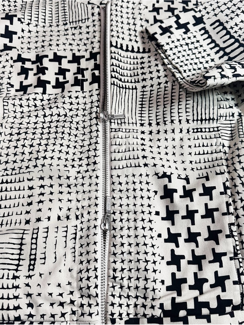 CAbi Black White Stretch Geometric Print Zip Front 3/4 Sleeve Pocket Jacket Top - Picture 11 of 13